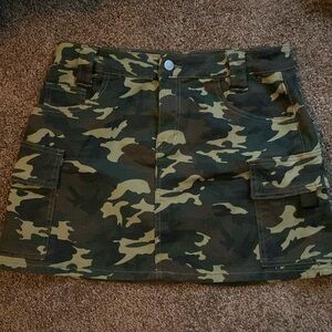 Like-new camo mini skirt